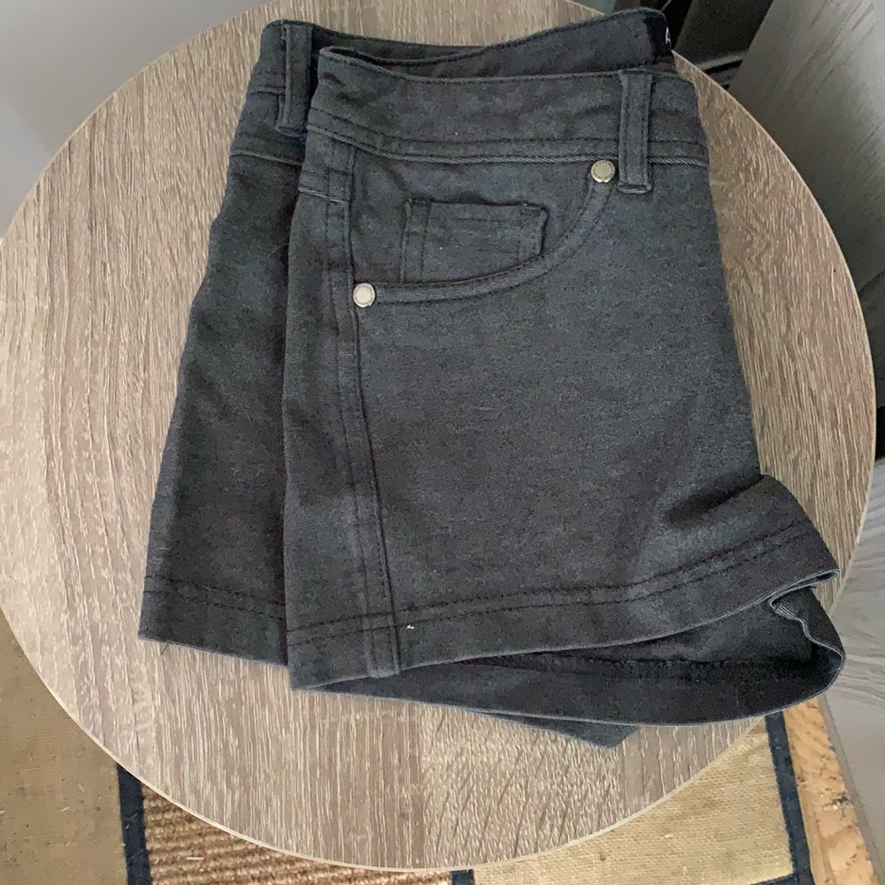 Shorts - Picture 3 of 3